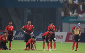 CĐV Indonesia "tổng tấn công" trọng tài sau khi đội nhà thất bại