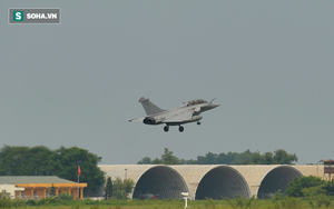 Những hình ảnh đầu tiên về tiêm kích Rafale Pháp vừa đáp xuống Nội Bài chiều nay