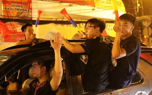 Người dân cả nước đổ ra đường ăn mừng chiến thắng quả cảm của U23 Việt Nam