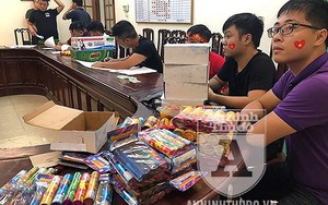 Lợi dụng cổ động viên "bão đêm", nhiều nam thanh niên rủ nhau đi... buôn pháo
