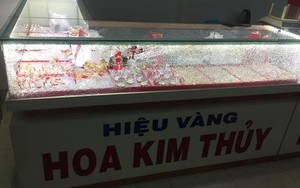Thanh niên bịt mặt cướp tiệm vàng ở Quảng Nam