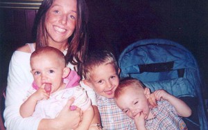 Cái chết oan của bà mẹ trẻ để lại 3 đứa con thơ và 13 năm không ngừng đấu tranh đi tìm công lý của những người ở lại