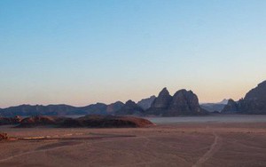Chiêm ngưỡng vẻ choáng ngợp của sa mạc từng xuất hiện trong các cảnh phim Star Wars và The Martian