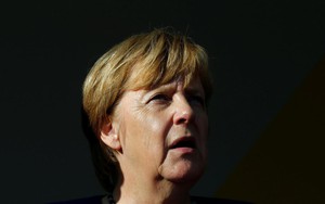 Nữ anh hùng Angela Merkel và 2 cuộc khủng hoảng khiến EU "tan tác"