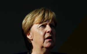 Nữ anh hùng Angela Merkel và 2 cuộc khủng hoảng khiến EU "tan tác"