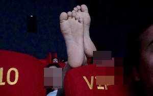 Đôi chân hư trên chiếc ghế VIP ở rạp chiếu phim khiến dân mạng bức xúc