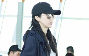 Bà xã sao nam "Mị Nguyệt Truyện" tiều tụy, mệt mỏi trở về nhà giữa scandal chồng mang tội cưỡng bức