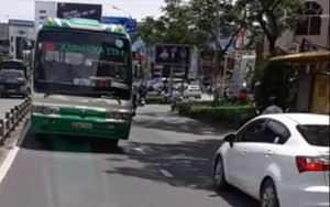 Đình chỉ tài xế lái xe buýt nghênh ngang chạy ngược chiều ở Sài Gòn