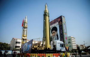 Iran chuyển tên lửa tới Iraq, dằn mặt các đối thủ trong khu vực