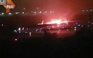 Nga: Máy bay đâm phải hàng rào bốc cháy, 18 người bị thương