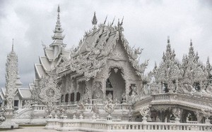Tham quan ngôi đền Thái Lan sở hữu cây cầu địa ngục, cánh tay người chết và cổng vào thiên đường