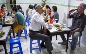 Đầu bếp Mỹ ăn bún chả với ông Obama ở Hà Nội nhận vinh dự cao nhất