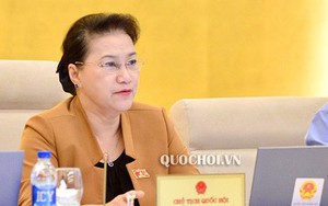 Chủ tịch Quốc hội: “Nhìn trẻ con học khổ sở thấy rất thương!”