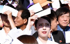 Xao xuyến vì vẻ đẹp các cô gái Triều Tiên ở quảng trường Kim Il-sung