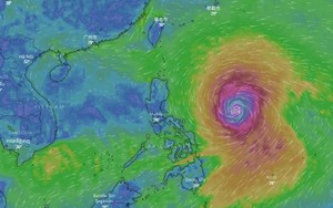 Siêu bão Mangkhut giật cấp 17 đang hướng vào biển Đông