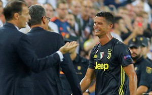 Ronaldo ôm mặt khóc sau tấm thẻ đỏ nghiệt ngã tại Champions League
