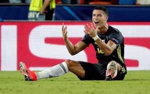 Ronaldo chính thức nhận phán quyết về tấm thẻ đỏ tại Champions League