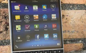 Độc chiêu kinh doanh kì lạ: Đổi điện thoại BlackBerry lấy cây 2 xúc xích giá 5 USD