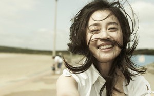 Kim Tae Hee xuất hiện thon gọn bất ngờ sau chuyến du lịch hâm nóng tình cảm với Bi Rain