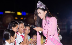 Xuất hiện với diện mạo xinh đẹp, Tân Hoa hậu Tiểu Vy vẫn bị soi đội vương miện cong vênh