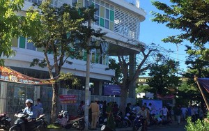 Chủ nợ căng băng rôn đòi tiền, bao vây trường mầm non trong ngày khai giảng