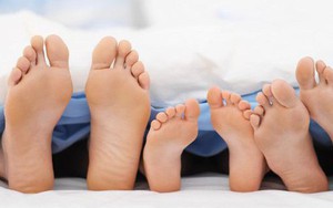 Đắp tỏi vào lòng bàn chân để trị ho, được không?