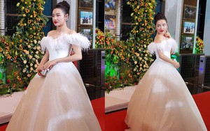 Giữa tin đồn mang bầu, Nhã Phương xuất hiện lộng lẫy tại VTV Awards