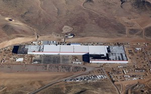 Làm việc trong nhà máy Gigafactory khổng lồ của Tesla sẽ như thế nào?