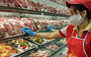 Thịt ngoại nhập giá rẻ, tràn ngập cả... vỉa hè
