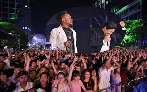 Hơn 50 nghìn khán giả Việt chen lấn xem Apl De Ap biểu diễn