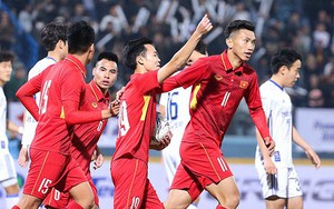 Bóng đá Việt Nam: 'Thuyền nhỏ khó ra biển lớn'