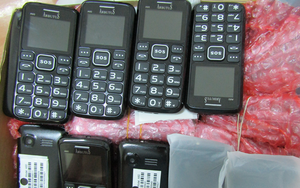 Bắt giữ gần 400 chiếc điện thoại di động nhập lậu