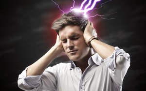 Chuyên gia đầu ngành chỉ rõ những dấu hiệu đau đầu rất nguy hiểm cần đi khám ngay