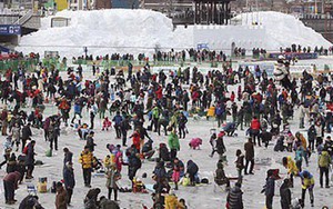 Tưng bừng lễ hội câu cá trên băng ở Hàn Quốc