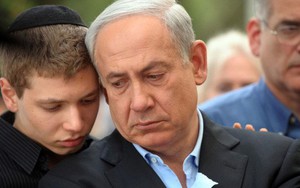 Kỳ kèo tiền trả vũ nữ thoát y, con trai thủ tướng Israel làm hại cha