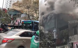 Hà Nội: Cháy lớn nhà dân ngay cạnh chợ Mơ, cột khói dày đặc bốc cao hàng chục mét