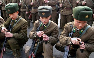 Lính Triều Tiên ngủ không tháo giày vì lo ngại chiến tranh với Mỹ