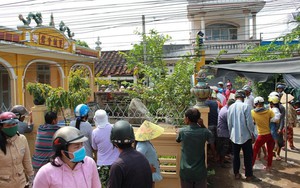 Hàng trăm người dân Long An đổ xô đi xem “đá nổi”