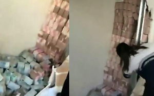 Chỗ giấu tiền bá đạo nhất thế giới: Những cột tiền chất cao như núi sau bức tường kín