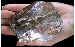 Quên viên kim cương 910 carat đi, đây mới là "nhà vô địch" có kích thước to nhất thế giới!