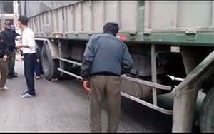 Người phụ nữ bị xe tải kéo lê hàng chục mét, tử vong thương tâm