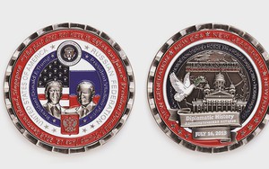 Chi chít lỗi sai ngớ ngẩn trên đồng tiền Nhà Trắng phát hành kỷ niệm hội nghị thượng đỉnh Mỹ-Nga