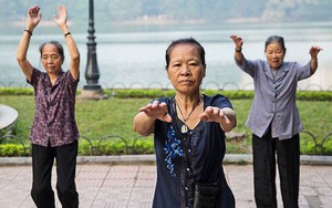 Tờ báo kinh tế hàng đầu thế giới bày tỏ lo ngại 'Việt Nam chưa giàu đã già'