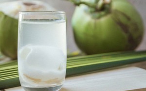 Khi nào bà bầu không nên uống nước dừa?