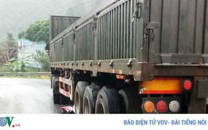 Xe đầu kéo tông liên hoàn 4 xe máy khiến 6 người thương vong