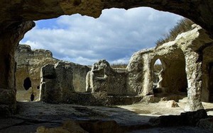 Eski Kermen - thị trấn trong động đá vôi kỳ lạ và cổ xưa bậc nhất thế giới