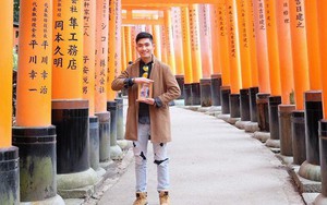 Chàng du học sinh Nhật mang di ảnh bố mẹ đi khắp thế gian: 'Ba má ơi, mình đi đâu tiếp?'