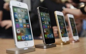 Giữa lúc Mỹ bắt bí Huawei thì Trung Quốc cấm bán iPhone, chuyên gia nhận định có thể đây là 'chiêu bài chính trị'