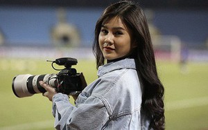 Nữ phóng viên xinh đẹp tác nghiệp trong buổi tập của Việt Nam và Malaysia tiết lộ tinh thần của các cầu thủ