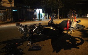 Tài xế lái xe bán tải húc văng hai người rồi bỏ trốn